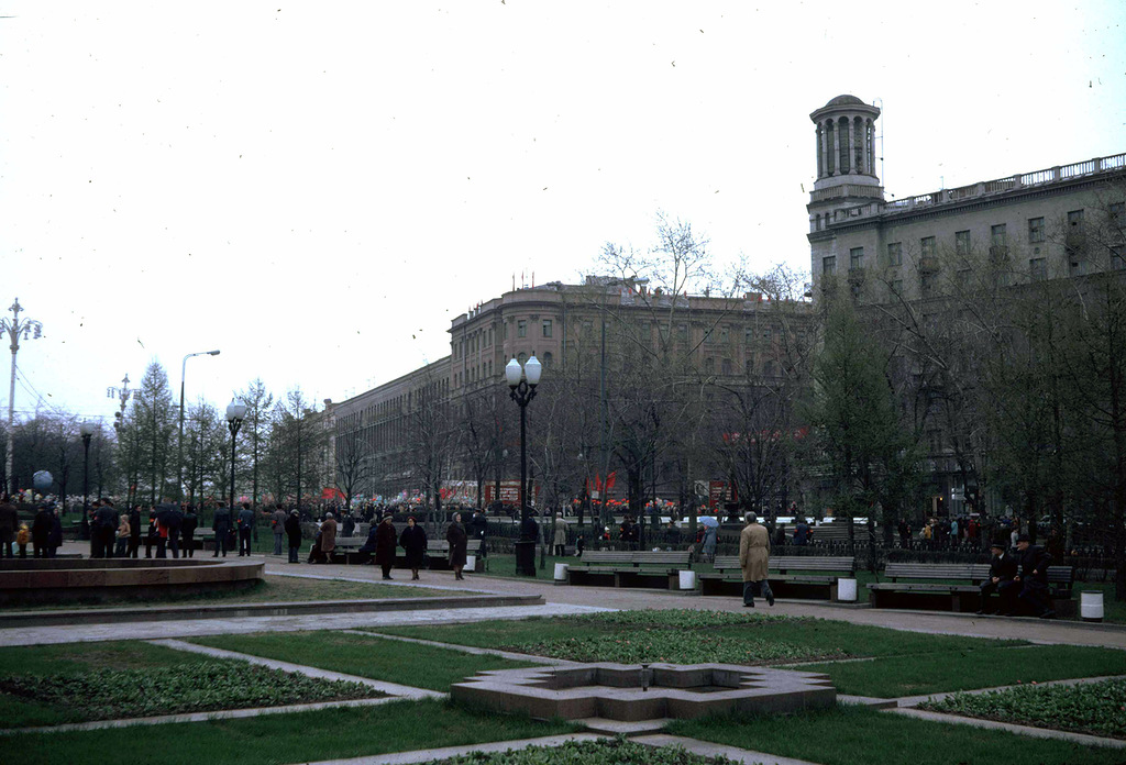 873 Москва 1982 года: семнадцать мгновений весны